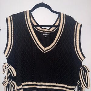 Blu Pepper Black and Cream Knit Top